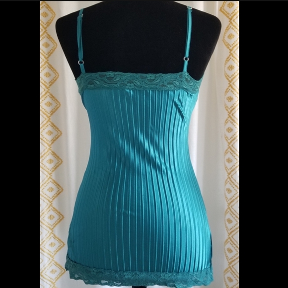 Kor@Kor Camisole Top with Embroidered Detail - Picture 2 of 4